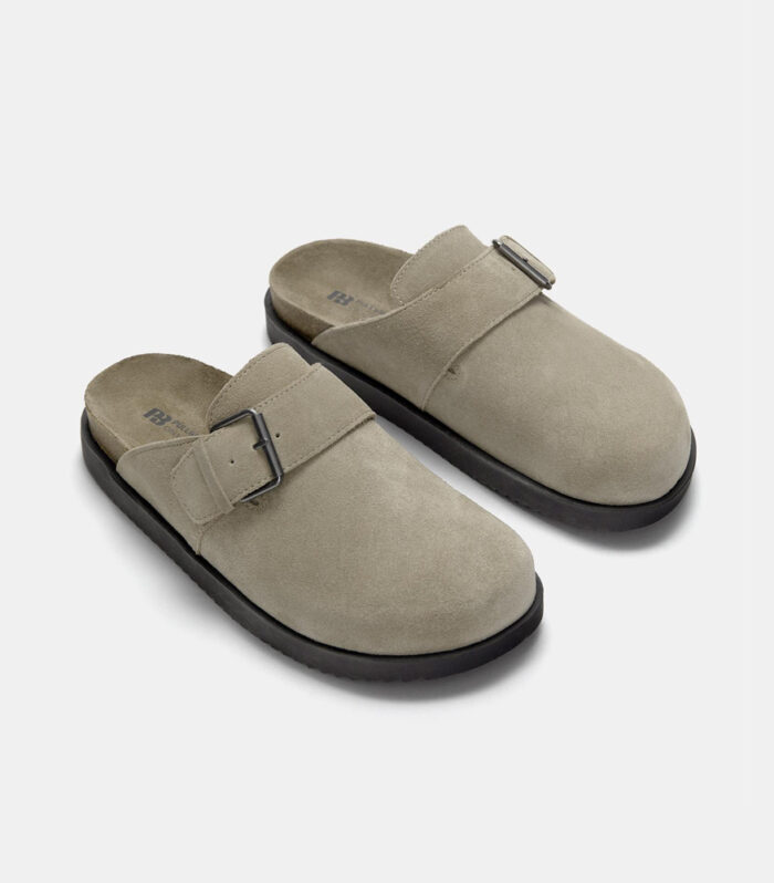 Leather clogs with buckle